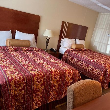 Riviera Inn And Suites Bagian luar foto