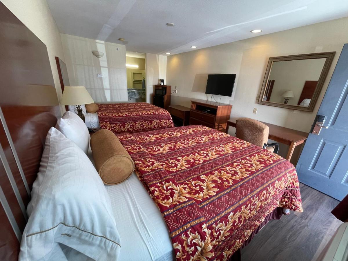 Riviera Inn And Suites Bagian luar foto