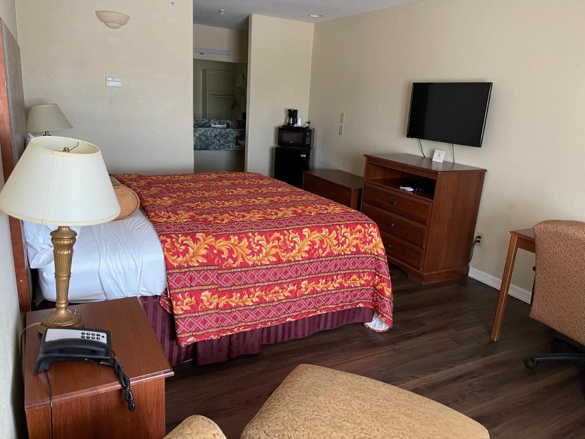 Riviera Inn And Suites Bagian luar foto