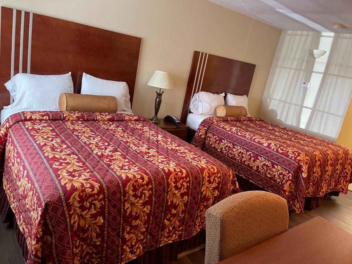 Riviera Inn And Suites Bagian luar foto
